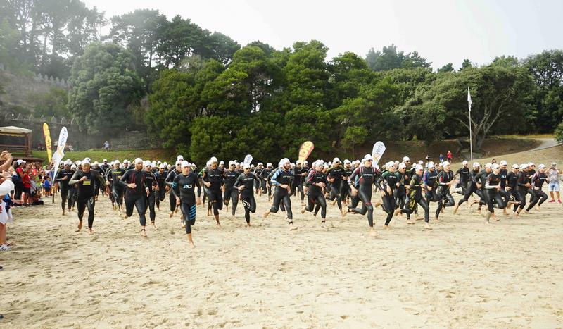 Triunfo solidario de Denis Incutti e María Lois no Vertiatlón de Baiona