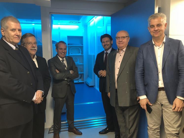 O secretario xeral da Emigración, Antonio Rodríguez Miranda, inicia a súa visita ao Uruguai coa inauguración na Casa de Galicia dun equipo de resonancia magnética pioneiro en Latinoamérica