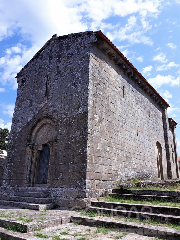 Antigo convento e a Igrexa de Sanfins de Fiestras