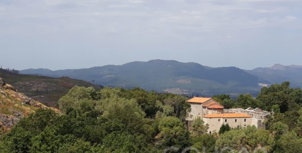 Antigo convento e a Igrexa de Sanfins de Fiestras