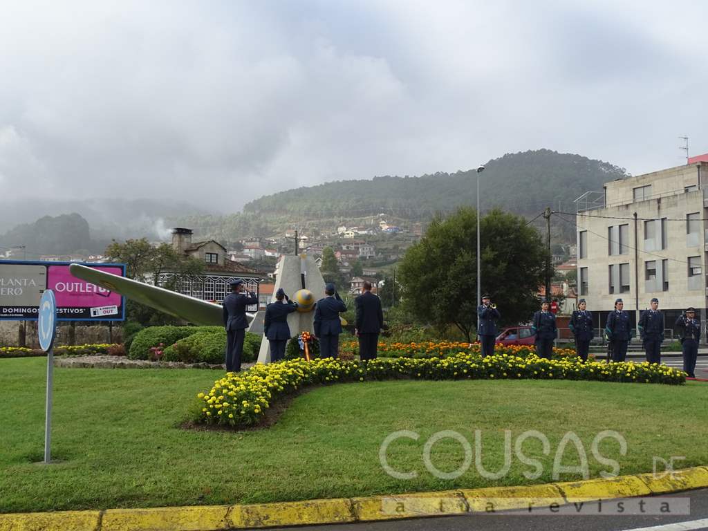 Baiona homenaxea un ano máis ao Xeneral do Aire Santos Peralba