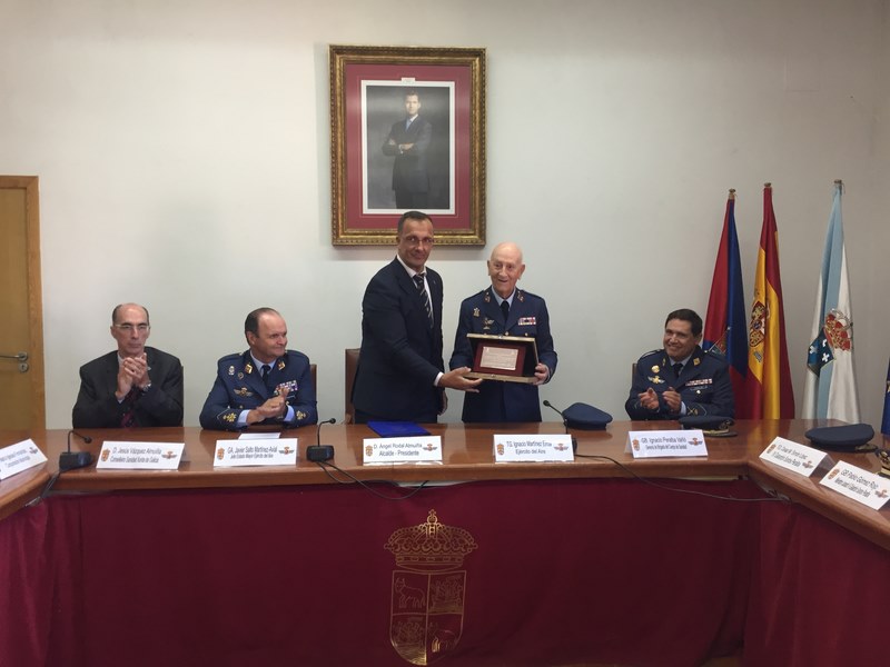  Baiona homenaxea un ano máis ao Xeneral do Aire Santos Peralba 