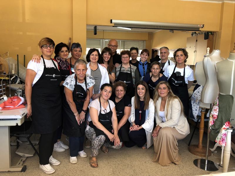 A Xunta promove en Gondomar a mellora da formación da artesanía téxtil co prestixioso deseñador xaponés Shingo Sato