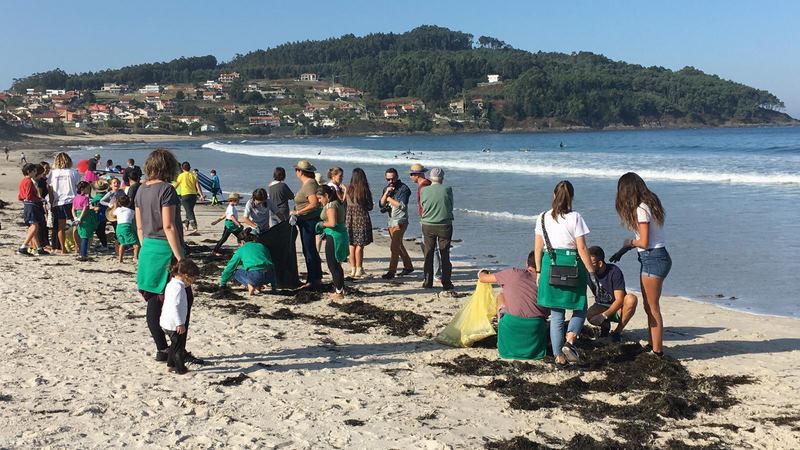 O Concello de Nigrán e Prado Surf únense á xornada de limpeza simultánea de praias en toda Galicia capitaneada Adega