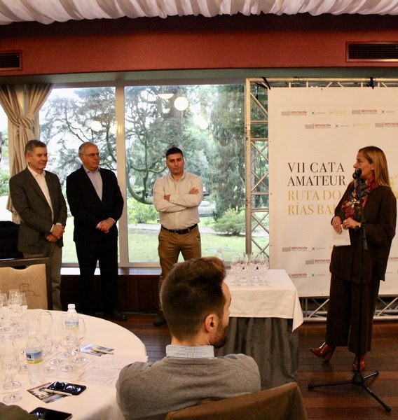 O Castelo de Soutomaior enxalza o potencial turístico dos viños Rías Baixas cunha cata a cegas amateur no Día Internacional do Enoturismo