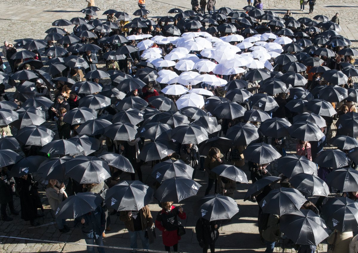 A Guarda tínguese de negro contra as violencias