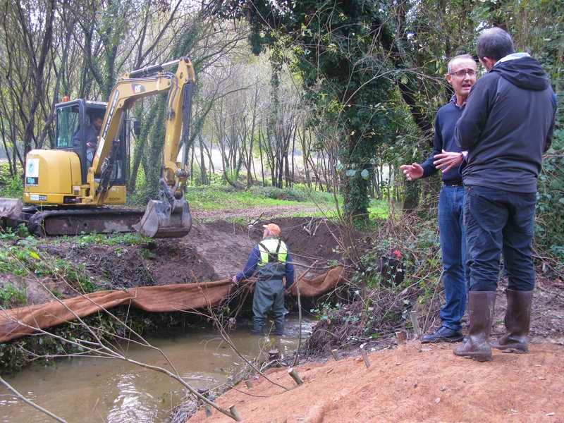 Comezan os traballos de bioenxeñaría no río Muiños en Nigrán