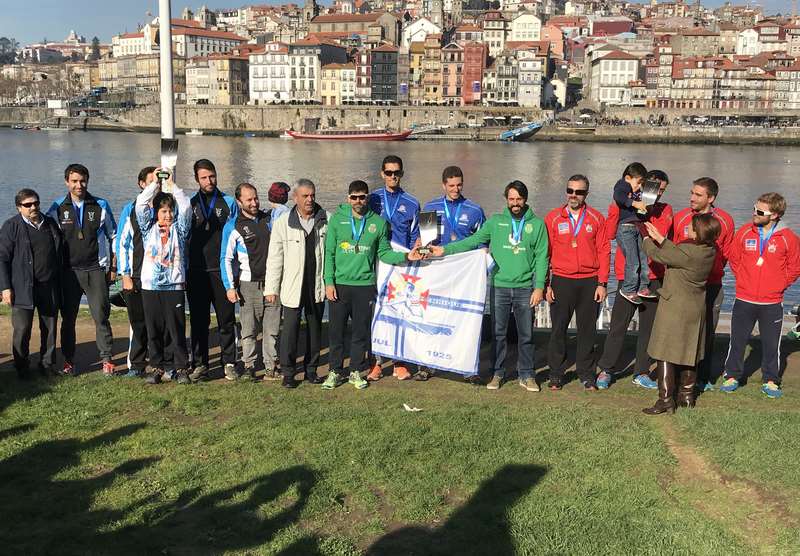 Unha medalla de ouro e unha de prata para o Club Remo do Miño na "Regata Internacional do Natal" celebrada en Porto