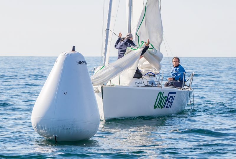 O Okofen, veleiro patroneado por Javier da Gándara, proclámase vencedor da liga de Inverno de J80 
