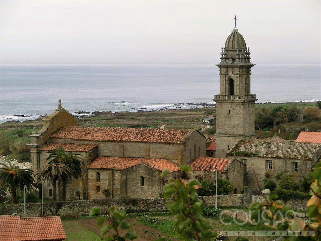 A torre do campanario e as campás do mosteiro de Santa María A Real de Oia