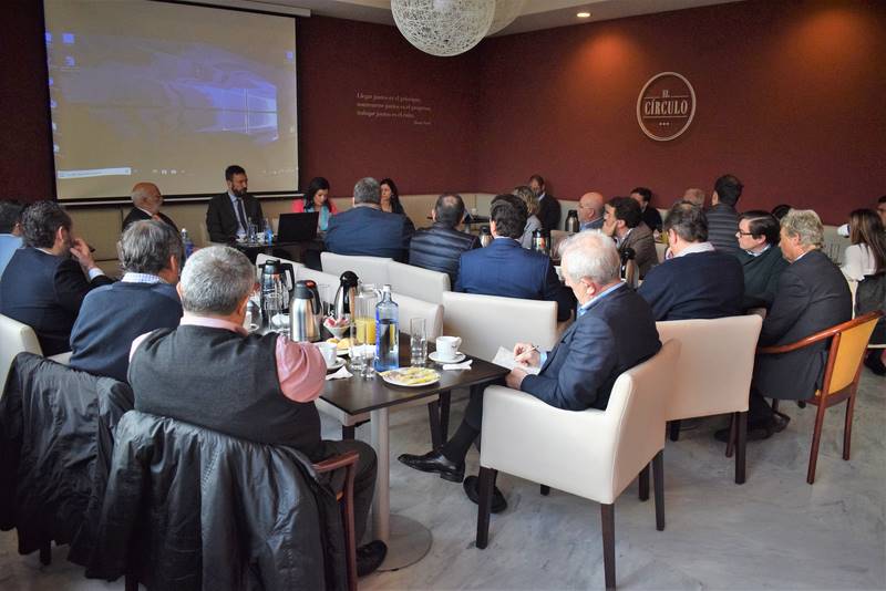 Padín deu conta das oportunidades de desenvolvemento industrial e comercial de Tui no Círculo de Empresarios de Vigo