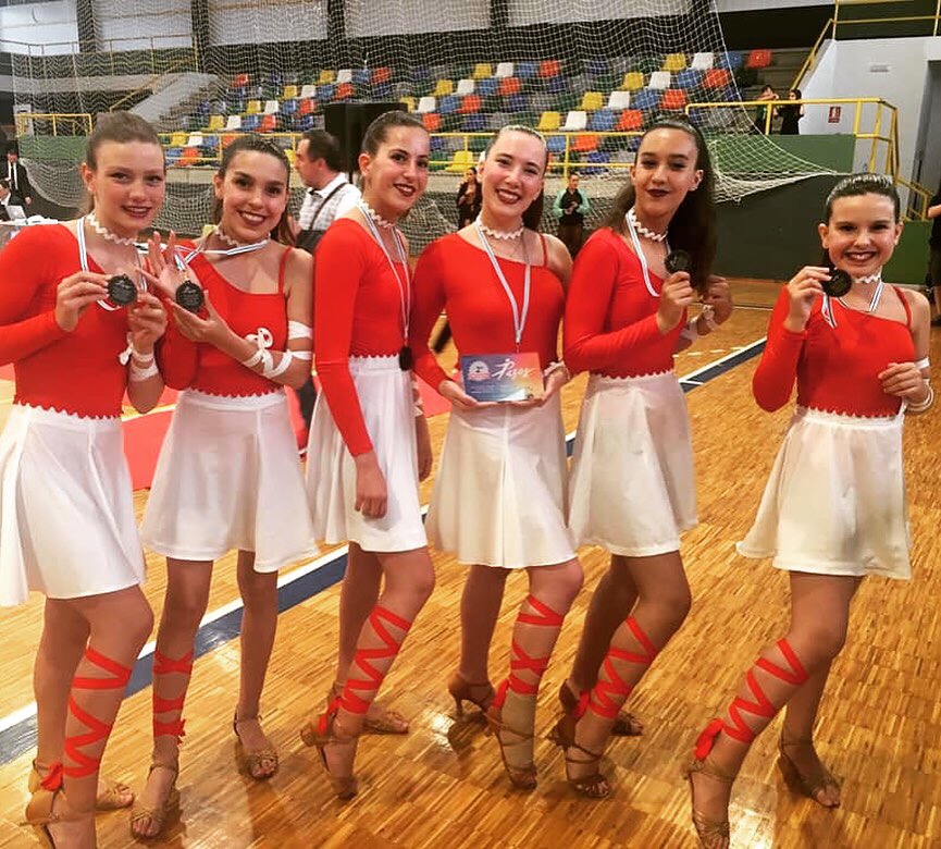 As Meninas do club Baila-Mos subcampioas galegas de Danza Coreográfica