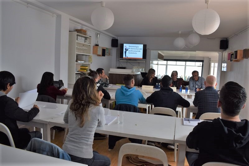 A Fundación Érguete-Integración e o Concello de Nigrán fomentan a empregabilidade de persoas en risco de exclusión social cun Curso de Auxiliar de Restaurante-Bar