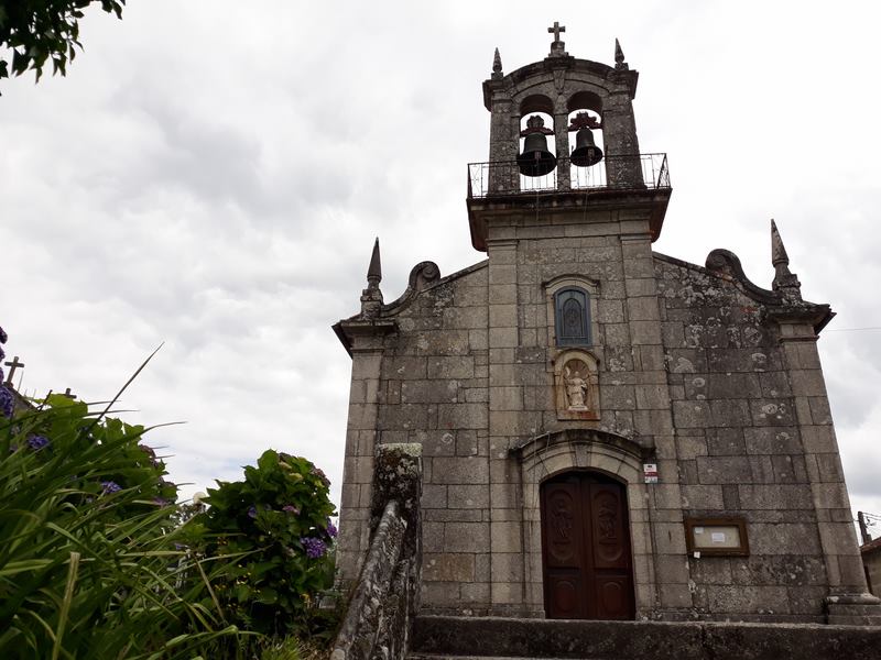 Os alumnos e alumnas do curso de turismo crean unha ruta de sendeirismo pola parroquia de Ribadelouro