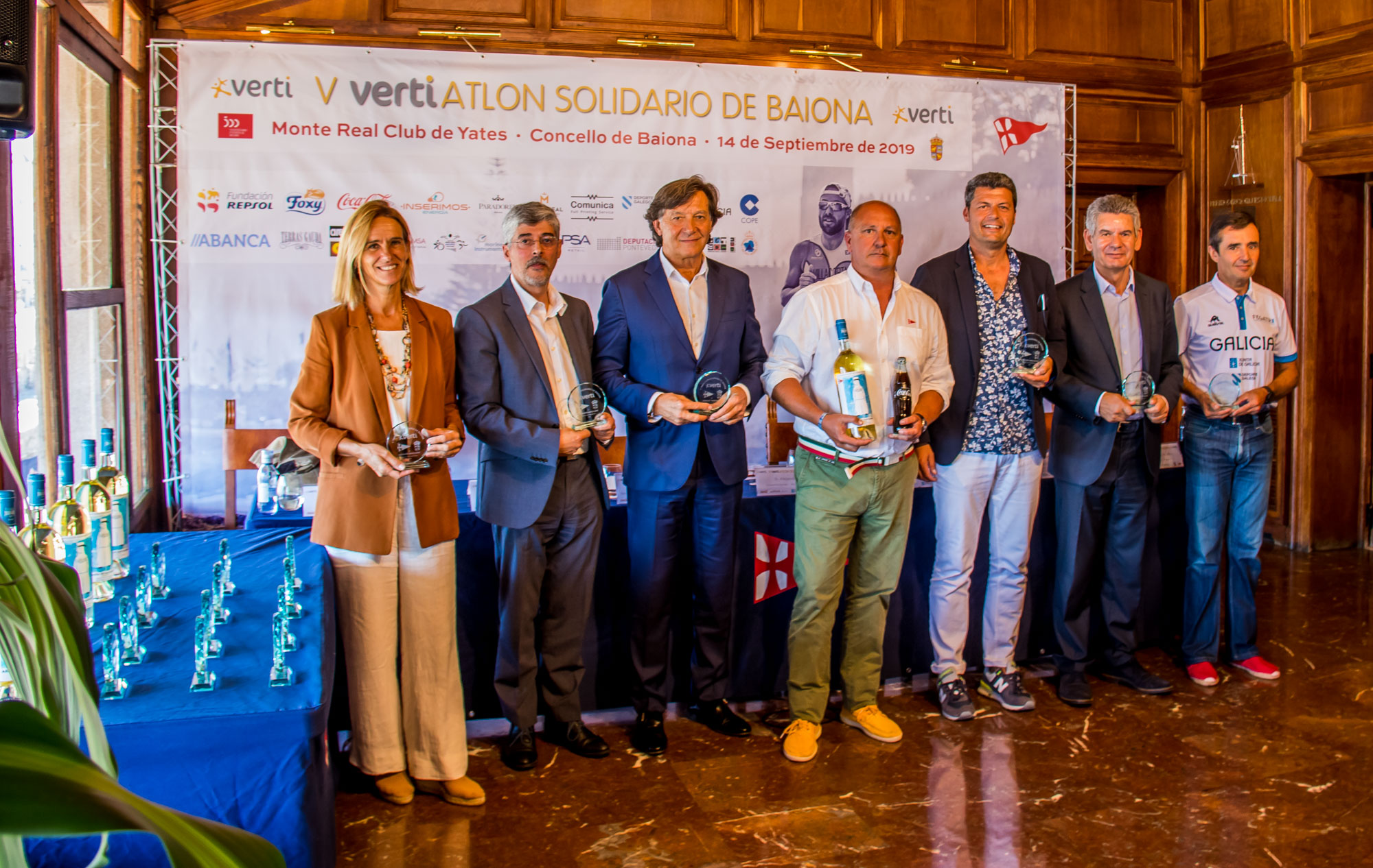 Máis de 200 atletas solidarios na quinta edición do Vertiatlón de Baiona