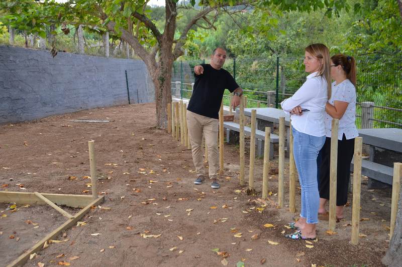 Salceda xa traballa na mellora integral do parque infantil de Barreiro