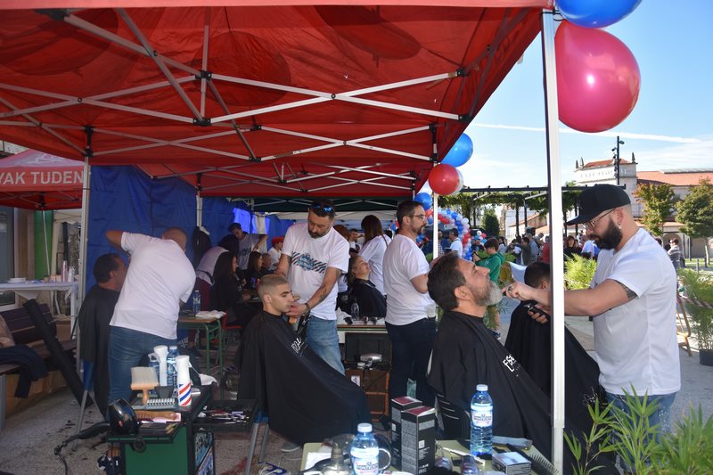 Éxito de participación na III edición de Barbeiros Solidarios a favor da Asociación de Persoas con Discapacidade Vontade