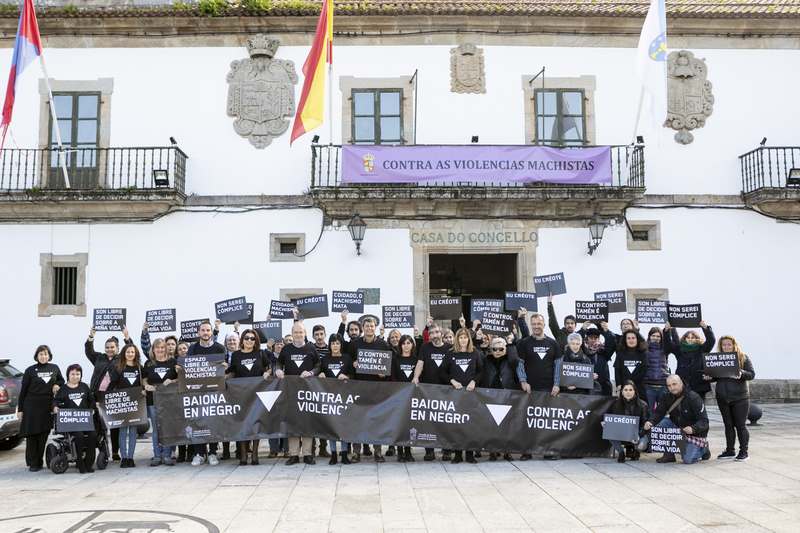 Arranca en Baiona a campaña 'En negro contra as violencias' 