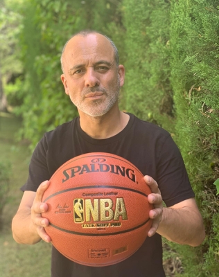 Personalidades destacadas de diferentes ámbitos da sociedade colaboran co CB Nigrán para render homenaxe as vítimas da Violencia de Xénero