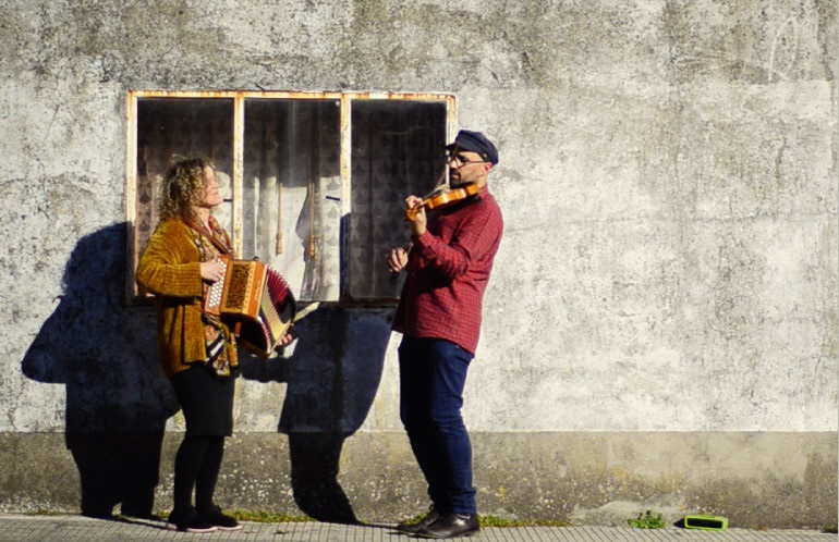 O dúo Oradaladou encherá Vilaboa de música este venres para homenaxear a Antón Fraguas