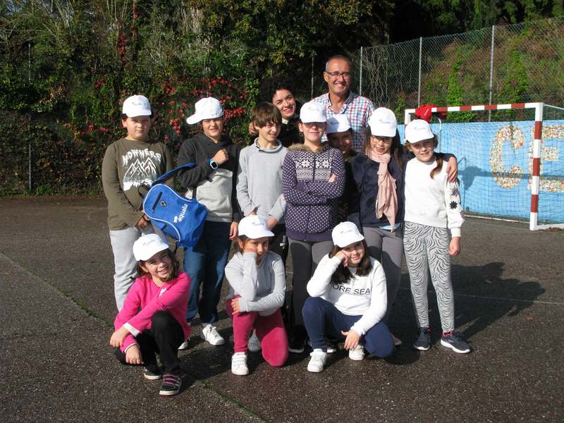 Oliver Mariuzza, alumno do CEIP da Cruz de Nigrán, recibe o premio como finalista internacional do concurso dixital 'Investigadores da Auga'