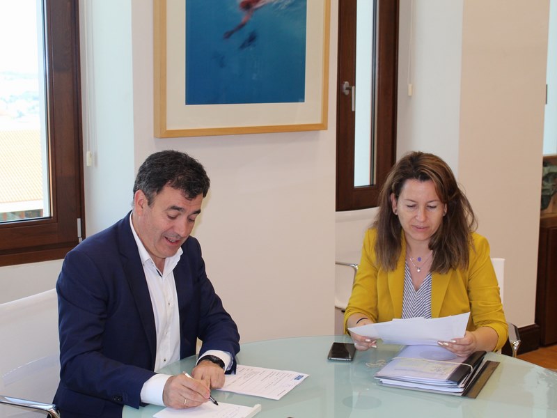 Asinan convenio para promocionar Salvaterra a nivel turístico coa instalación de pantallas publicitarias e monitores informativos