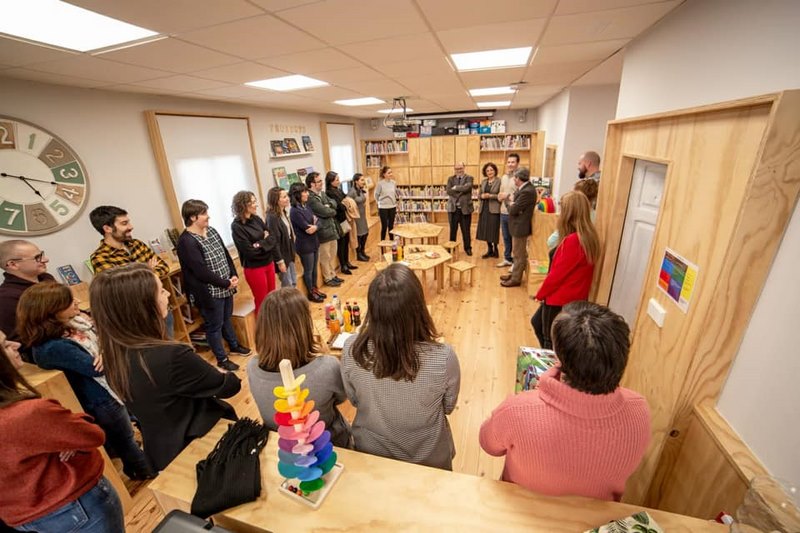 O Colexio Rural Agrupado de Tomiño estrea unha biblioteca que optimiza ao máximo os seus espazos