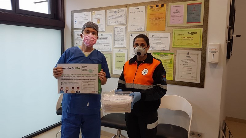 Tomiño comeza o reparto entre os comerciantes das primeiras 1000 máscaras confeccionadas por costureiras voluntarias