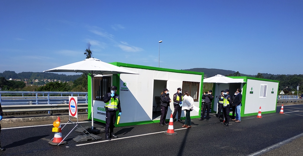 A ponte internacional da A-55 que une Tui e Valença, único paso aberto cara a Portugal desde a provincia