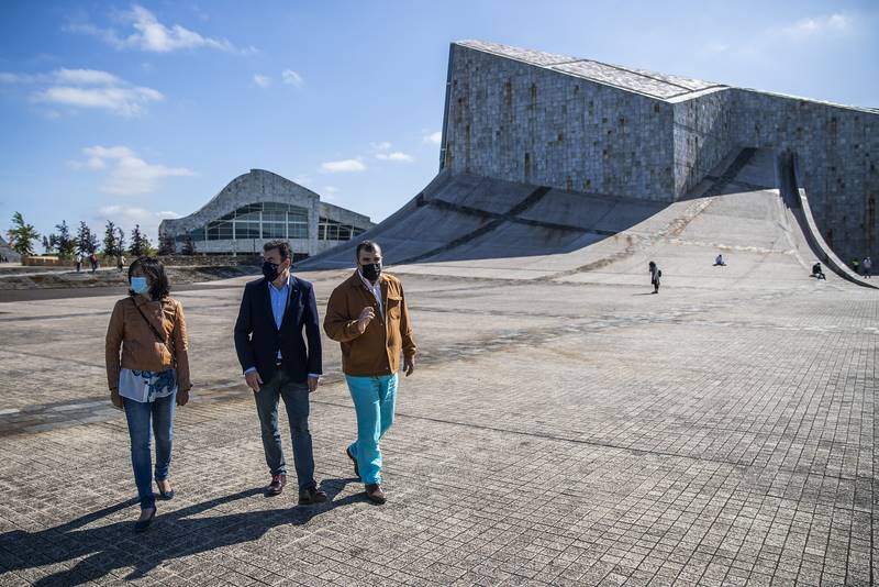 O escultor Francisco Leiro realizará unha intervención artística sobre o Camiño para o Bosque de Galicia