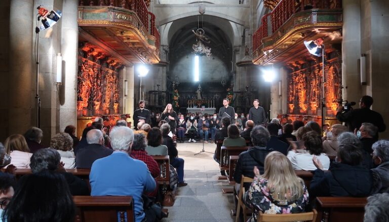 O concerto da Misa medieval organizado polo festival Música no Claustro encheu a Catedral de Tui
