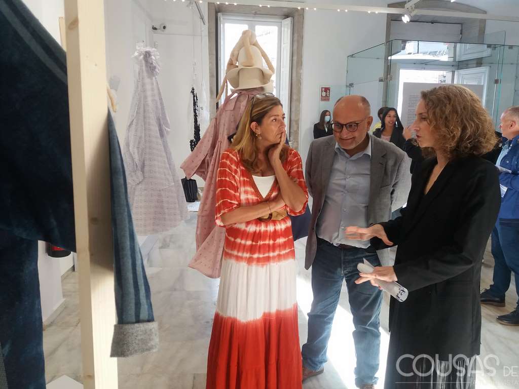 Nove creadoras e creadores formados en Esdemga reivindican nunha exposición o protagonismo do grafismo na moda