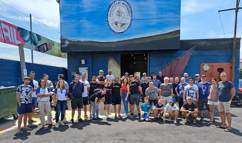 Mergulladores retiran case 900 quilos de lixo mariño dos fondos de Bouzas