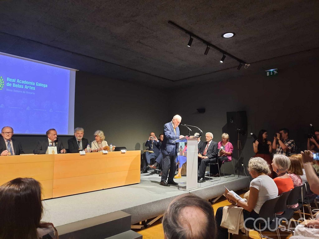 Román Pereiro ingresa na Academia Galega de Belas Artes